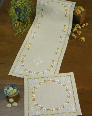 Kit Ricamo Fiori Bianchi 36 x 93 cm