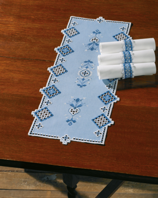 Kit Hardanger da ricamo in blu 29 x 67 cm
