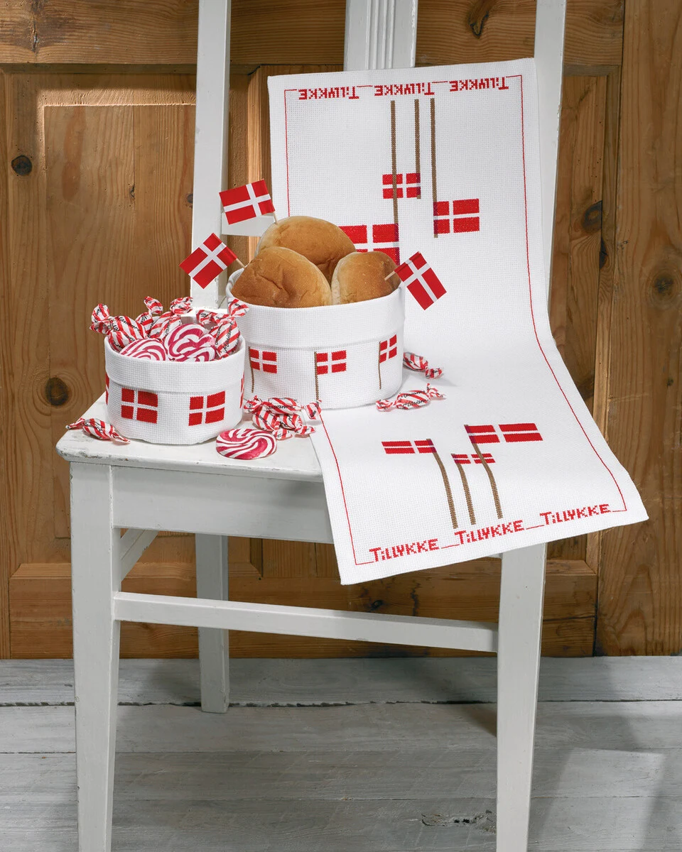 Bandiera Decorativa Da Esterno Briarwood Lane Con Cesto Floreale E Animali &ndash; 40x28 Pollici