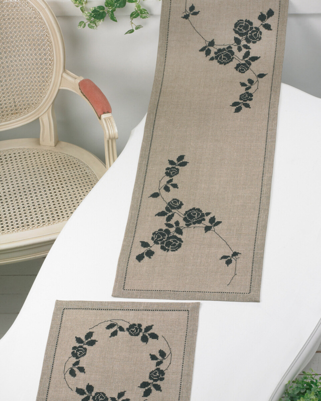 Kit per Ricamo Rose Nere 36 x 110 cm