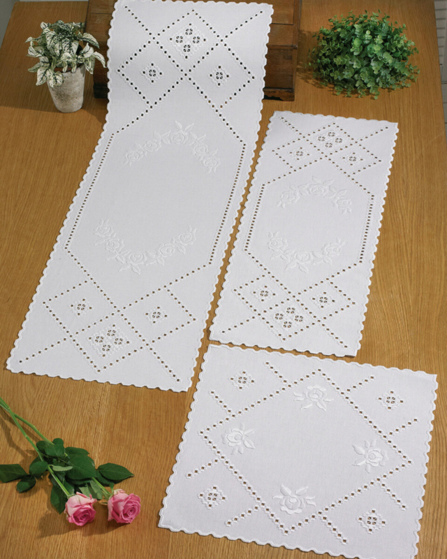 Kit Ricamo Hardanger con rose 27 x 68 cm