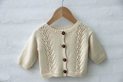 Vai a cardigan in pizzo fatto a mano